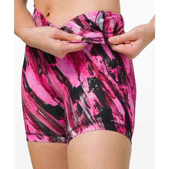 Lululemon Wunder Train High-Rise Short 6" in Pink Black Print size 6 - Picture 4 of 8